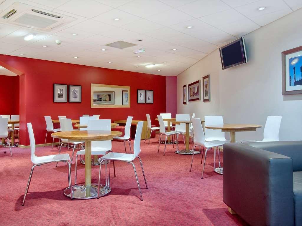 Travelodge Birmingham Central Broadway Plaza Ресторант снимка