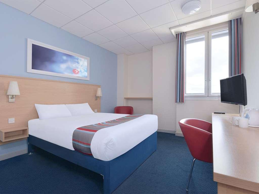 Travelodge Birmingham Central Broadway Plaza Стая снимка