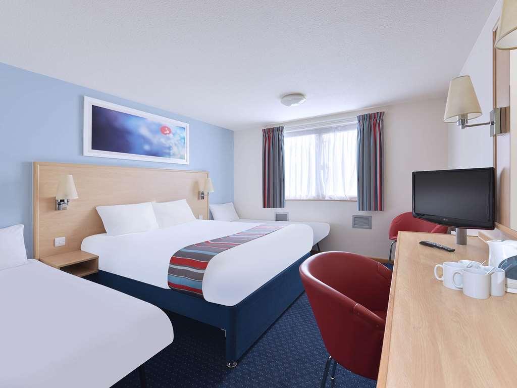 Travelodge Birmingham Central Broadway Plaza Стая снимка