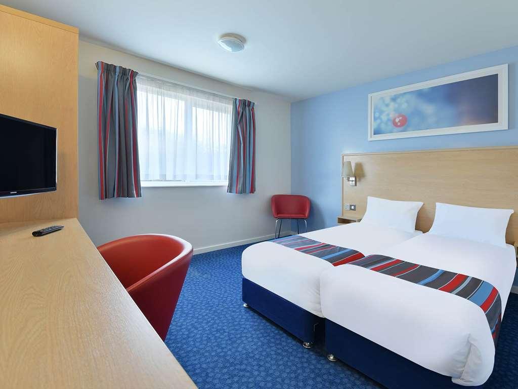 Travelodge Birmingham Central Broadway Plaza Стая снимка