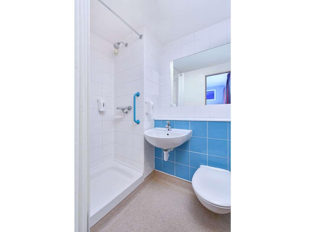 Travelodge Birmingham Central Broadway Plaza Стая снимка