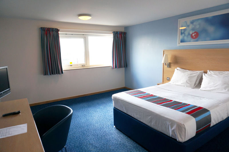 Travelodge Birmingham Central Broadway Plaza Екстериор снимка