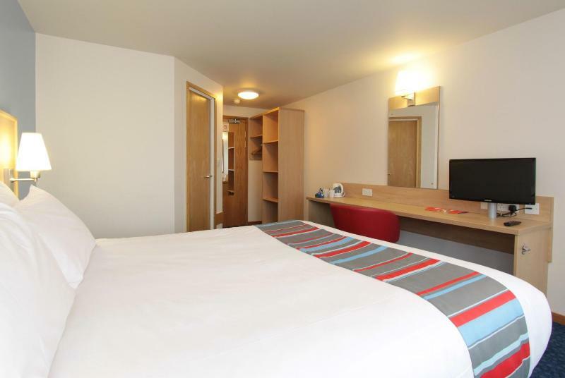 Travelodge Birmingham Central Broadway Plaza Екстериор снимка
