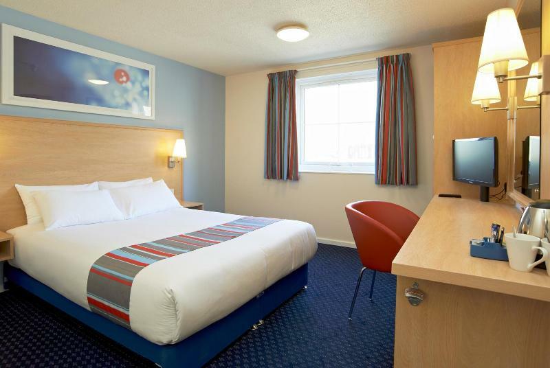 Travelodge Birmingham Central Broadway Plaza Екстериор снимка
