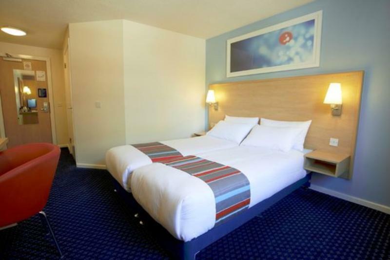 Travelodge Birmingham Central Broadway Plaza Екстериор снимка