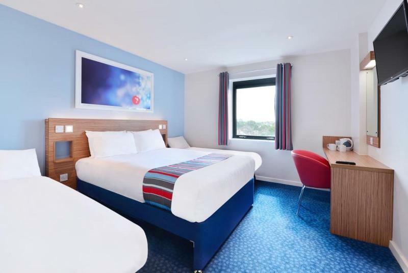 Travelodge Birmingham Central Broadway Plaza Екстериор снимка
