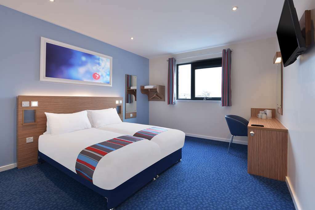 Travelodge Birmingham Central Broadway Plaza Стая снимка