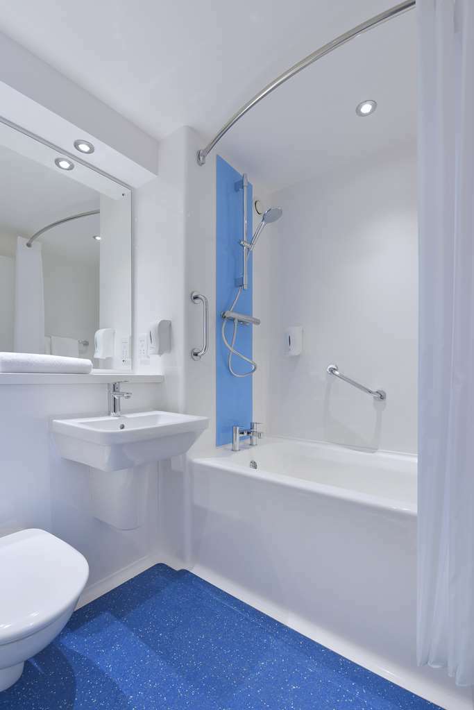 Travelodge Birmingham Central Broadway Plaza Стая снимка