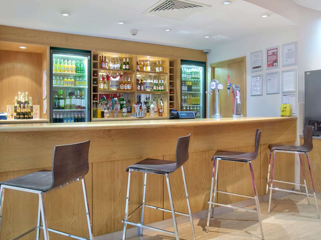 Travelodge Birmingham Central Broadway Plaza Ресторант снимка