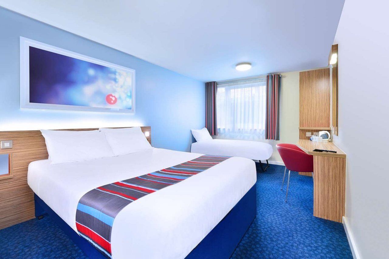 Travelodge Birmingham Central Broadway Plaza Екстериор снимка
